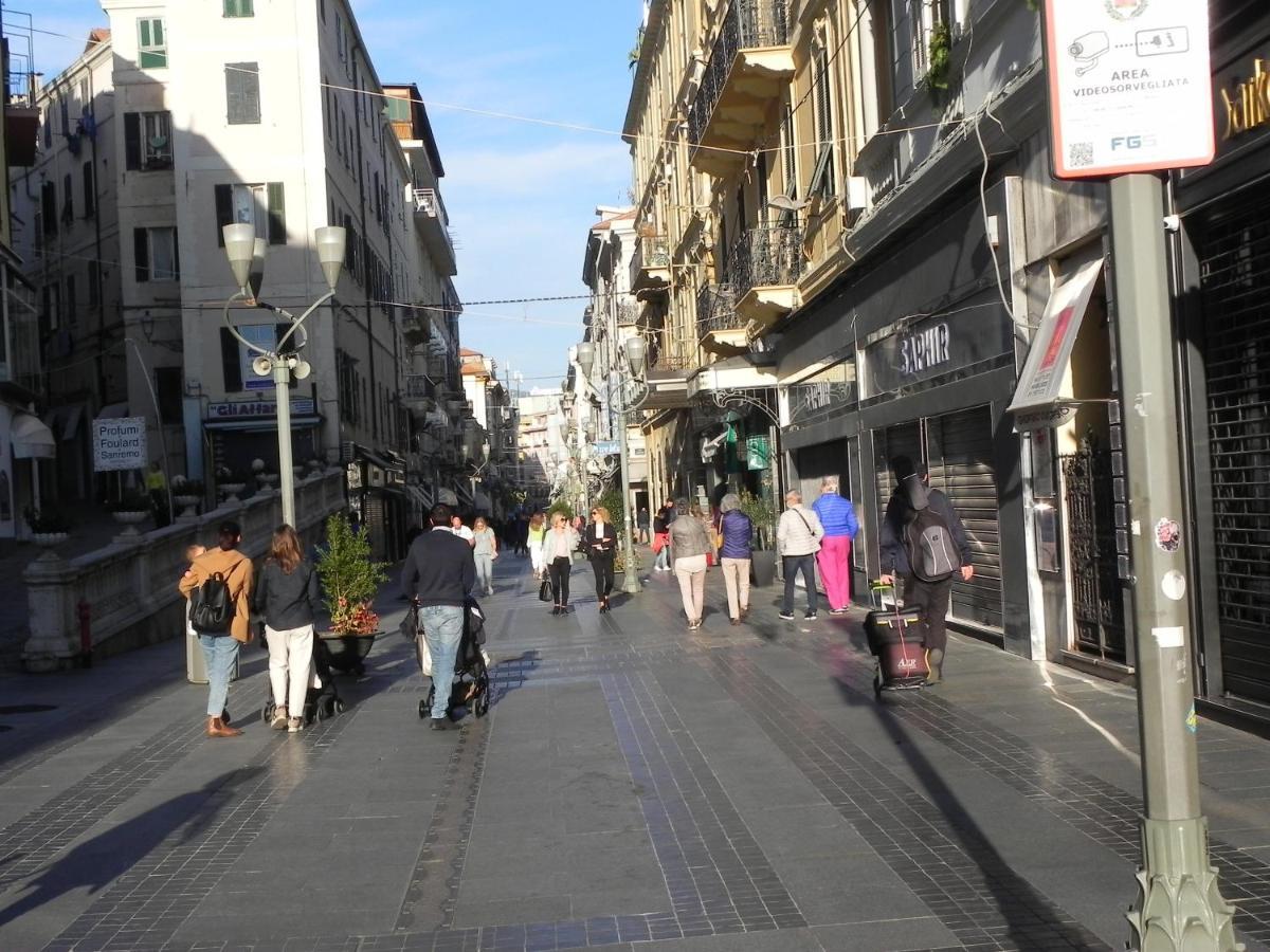 Centralissimo Trilocale Su Due Piani - Flavio House Sanremo Luaran gambar